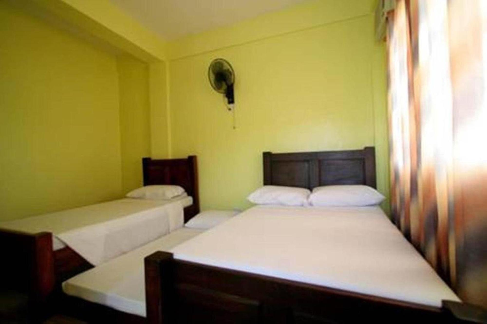 Luis Bay Travellers Lodge Coron Extérieur photo